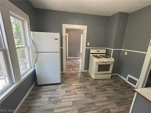 8910 Harris Avenue, Cleveland, OH 44104
