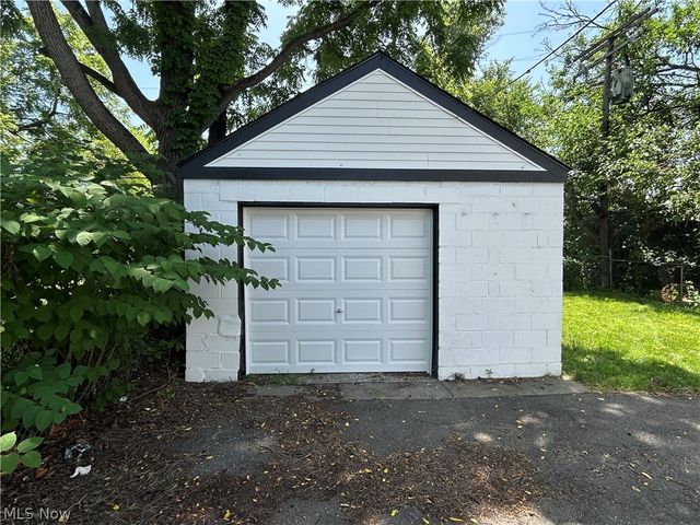8910 Harris Avenue, Cleveland, OH 44104