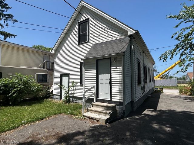 8910 Harris Avenue, Cleveland, OH 44104