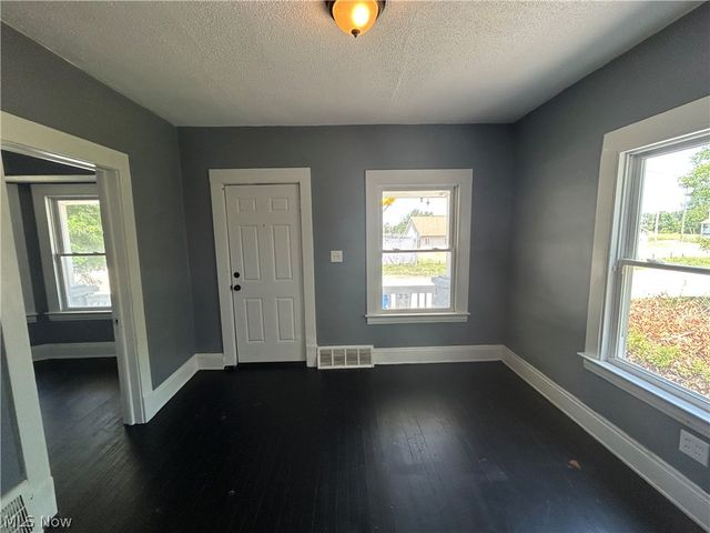 8910 Harris Avenue, Cleveland, OH 44104