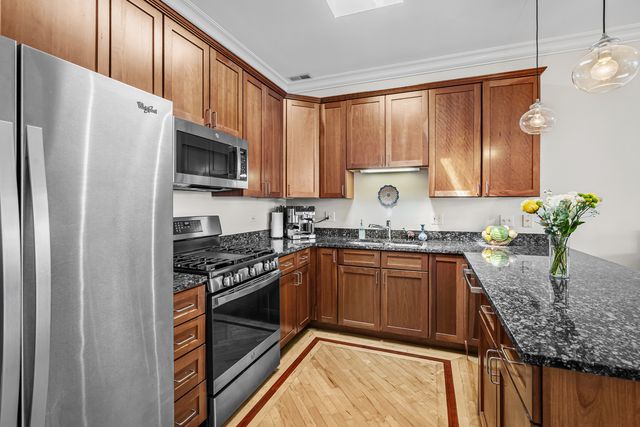 1109 W Belmont Avenue 4, Chicago, IL 60657