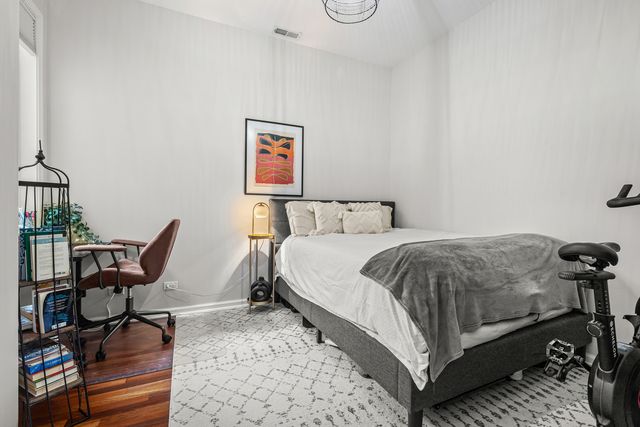 1109 W Belmont Avenue 4, Chicago, IL 60657
