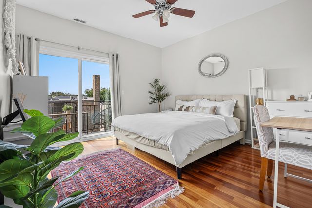 1109 W Belmont Avenue 4, Chicago, IL 60657