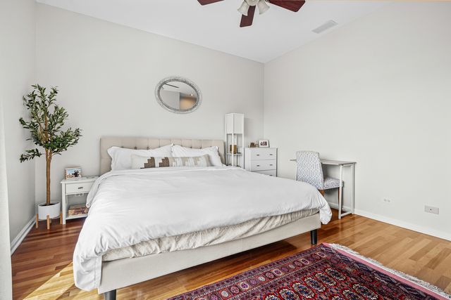 1109 W Belmont Avenue 4, Chicago, IL 60657