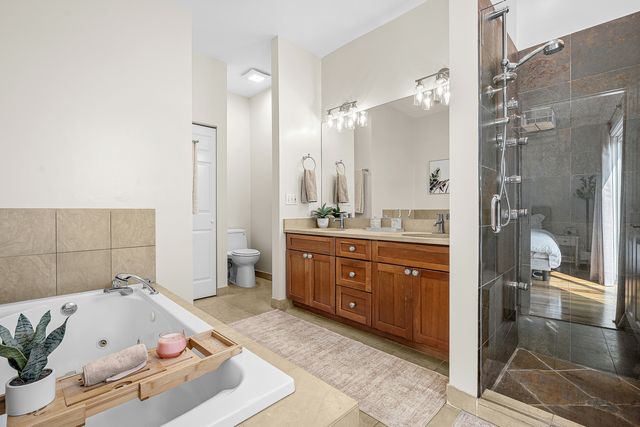 1109 W Belmont Avenue 4, Chicago, IL 60657