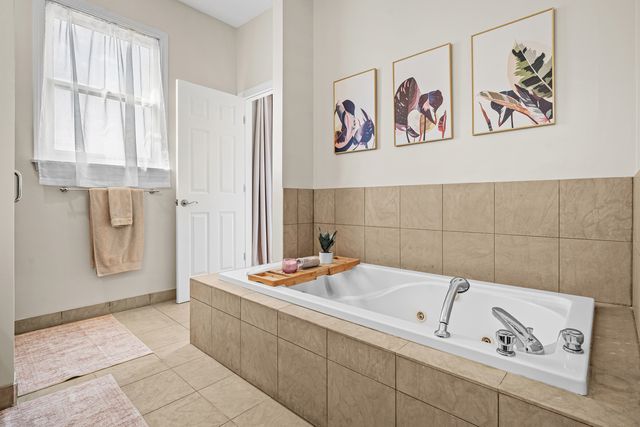 1109 W Belmont Avenue 4, Chicago, IL 60657