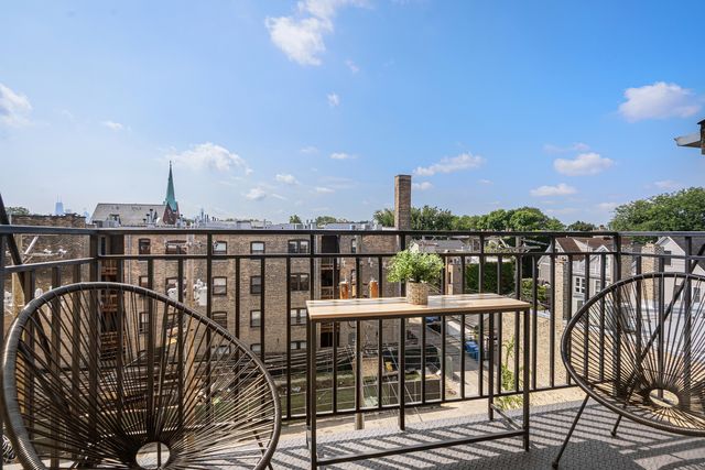 1109 W Belmont Avenue 4, Chicago, IL 60657