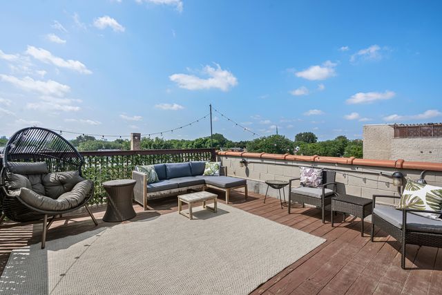 1109 W Belmont Avenue 4, Chicago, IL 60657