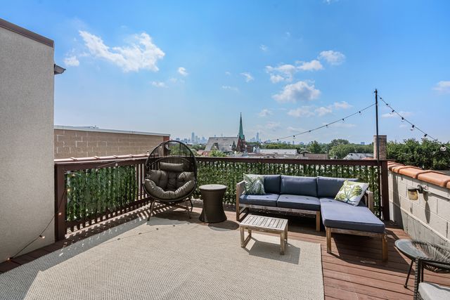 1109 W Belmont Avenue 4, Chicago, IL 60657