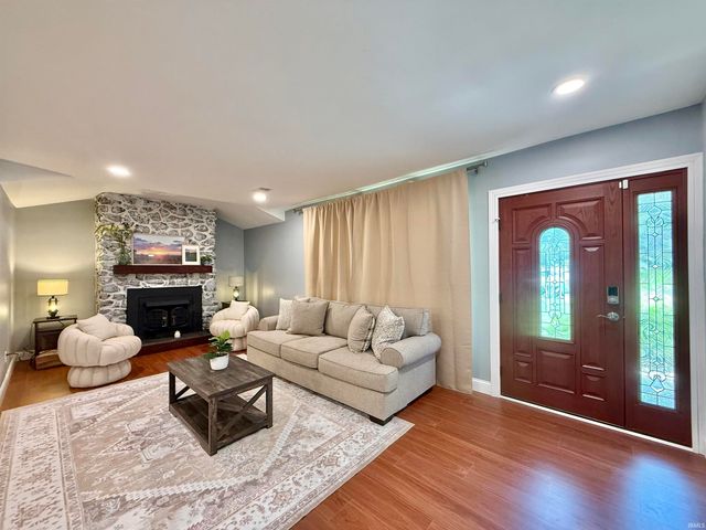 516 E Mill Road, Evansville, IN 47711