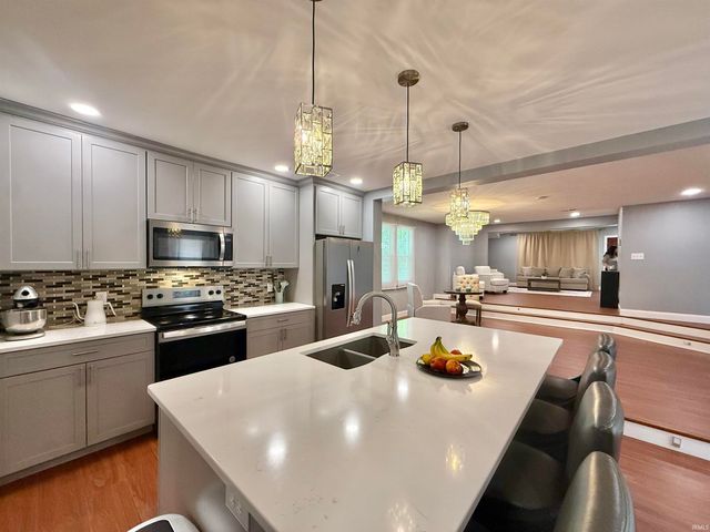 516 E Mill Road, Evansville, IN 47711