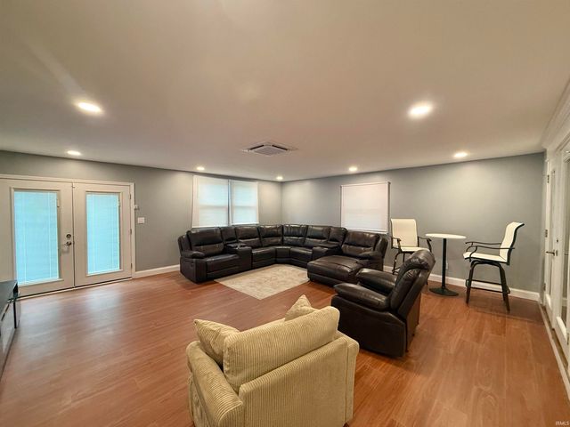 516 E Mill Road, Evansville, IN 47711