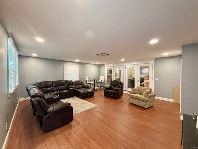 516 E Mill Road, Evansville, IN 47711