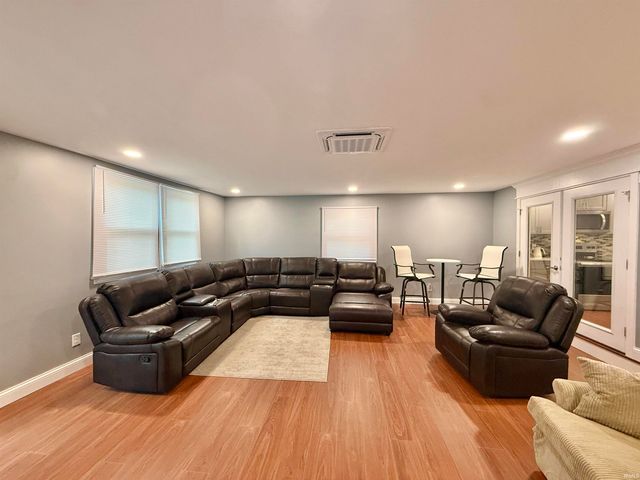 516 E Mill Road, Evansville, IN 47711