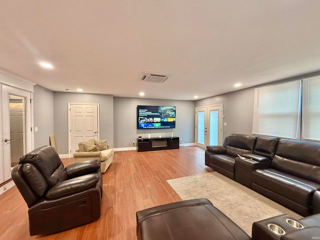 516 E Mill Road, Evansville, IN 47711