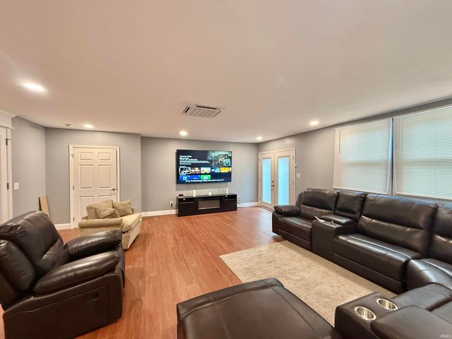516 E Mill Road, Evansville, IN 47711