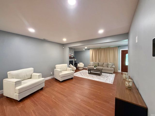 516 E Mill Road, Evansville, IN 47711