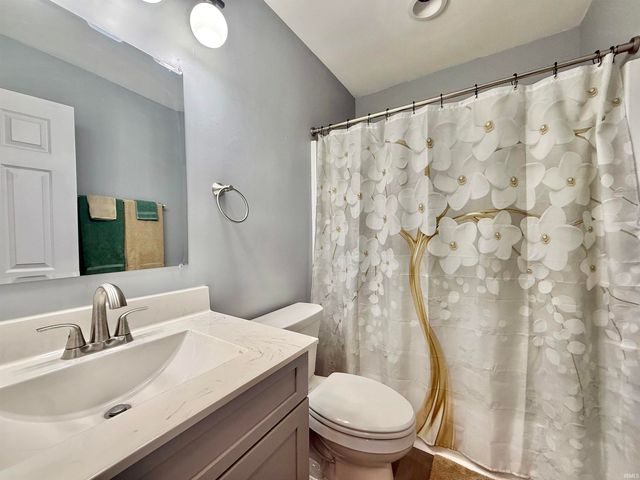 516 E Mill Road, Evansville, IN 47711