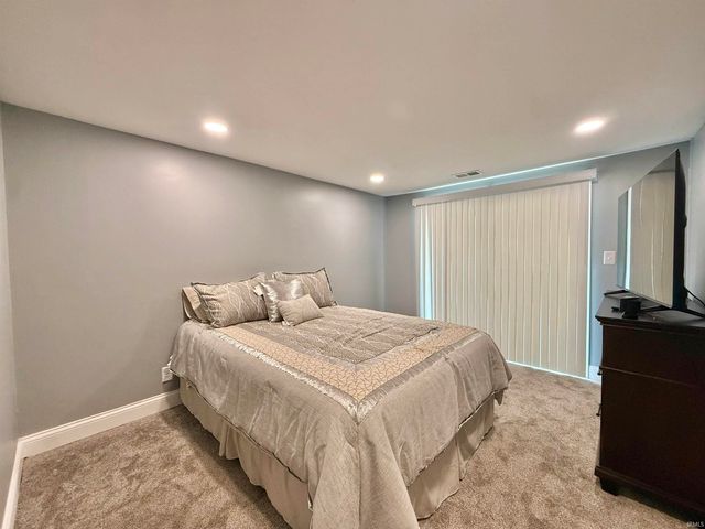 516 E Mill Road, Evansville, IN 47711