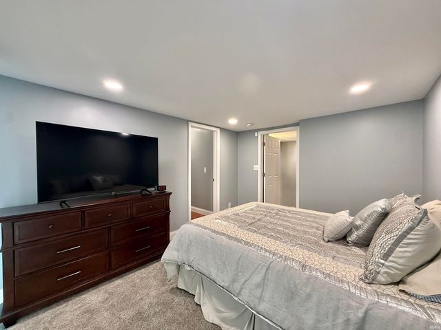 516 E Mill Road, Evansville, IN 47711