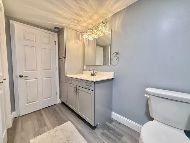 516 E Mill Road, Evansville, IN 47711
