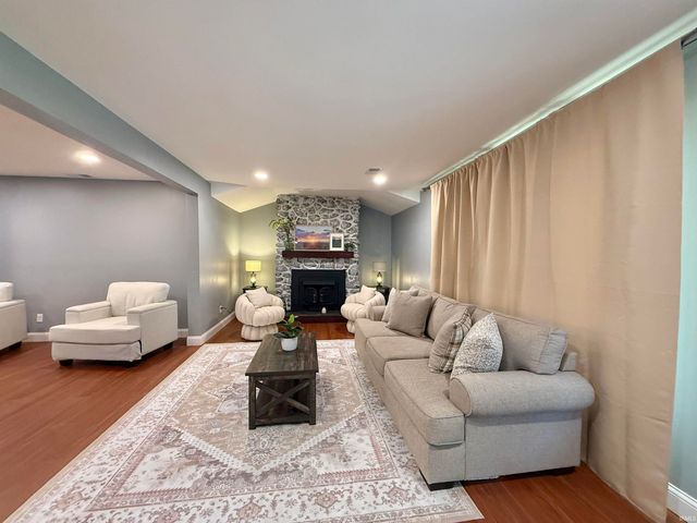 516 E Mill Road, Evansville, IN 47711