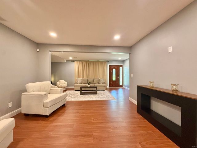516 E Mill Road, Evansville, IN 47711