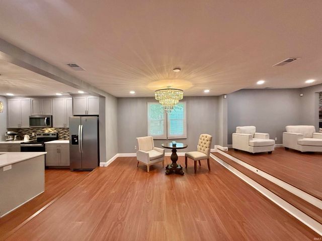 516 E Mill Road, Evansville, IN 47711