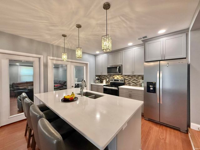 516 E Mill Road, Evansville, IN 47711