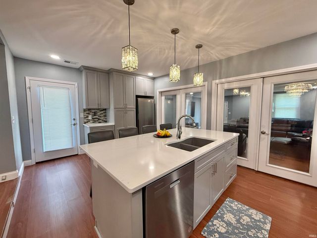 516 E Mill Road, Evansville, IN 47711