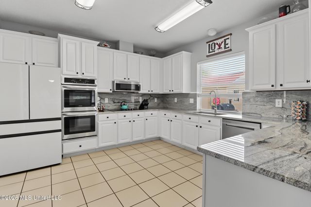 915 Wildwood Lane, Biloxi, MS 39532