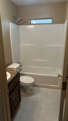 1325 E Sherman Street, Paris, TX 75460