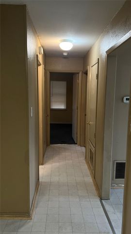 1325 E Sherman Street, Paris, TX 75460