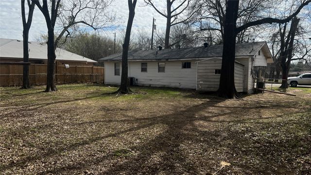 1325 E Sherman Street, Paris, TX 75460