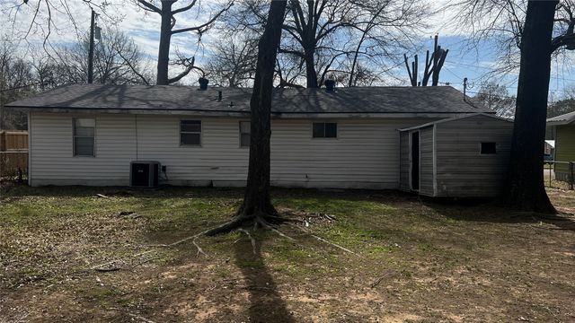 1325 E Sherman Street, Paris, TX 75460