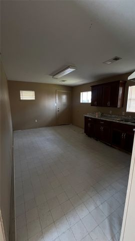 1325 E Sherman Street, Paris, TX 75460