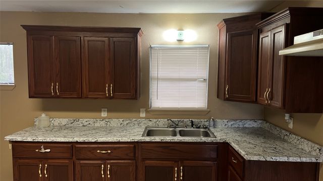 1325 E Sherman Street, Paris, TX 75460