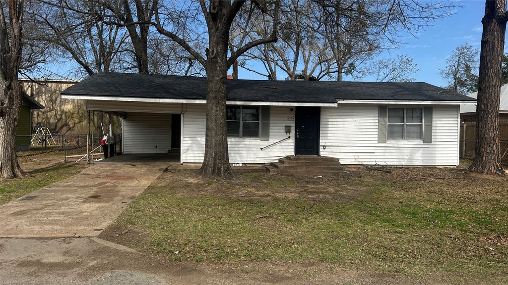 1325 E Sherman Street, Paris, TX 75460