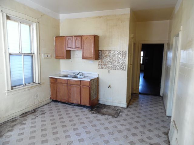 5605 S Justine Street, Chicago, IL 60636