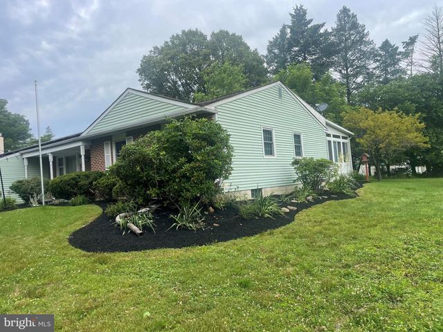752 GORDON DR, Yardley, PA 19067