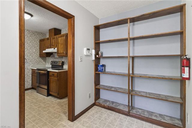 207 Oakwood Ln, Smithfield, VA 23430