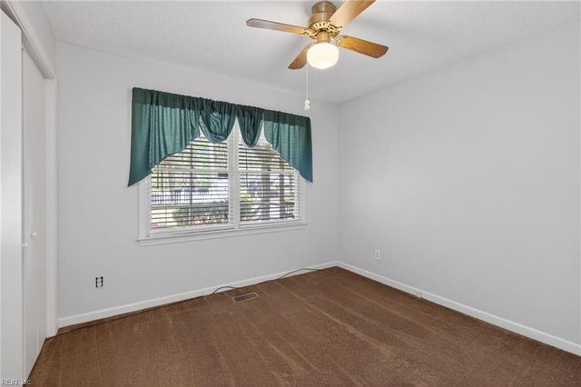 207 Oakwood Ln, Smithfield, VA 23430