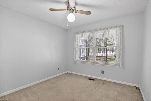 207 Oakwood Ln, Smithfield, VA 23430