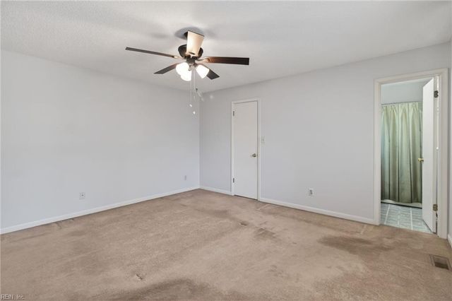 207 Oakwood Ln, Smithfield, VA 23430