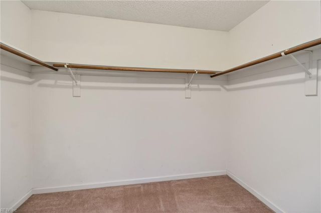 207 Oakwood Ln, Smithfield, VA 23430