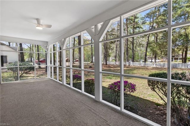 207 Oakwood Ln, Smithfield, VA 23430
