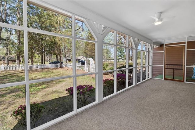 207 Oakwood Ln, Smithfield, VA 23430