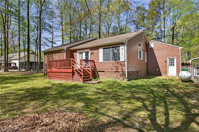 207 Oakwood Ln, Smithfield, VA 23430