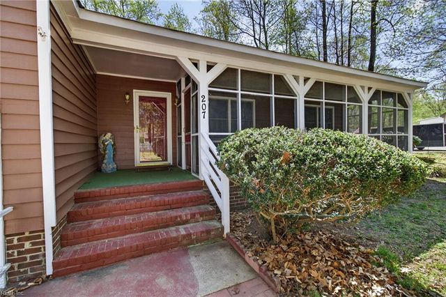 207 Oakwood Ln, Smithfield, VA 23430