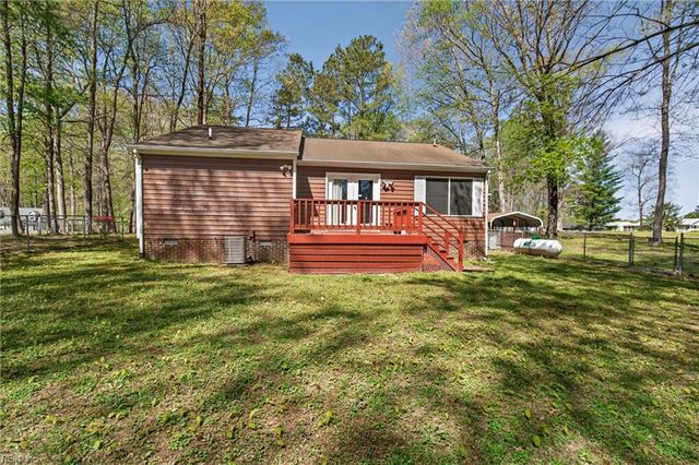 207 Oakwood Ln, Smithfield, VA 23430